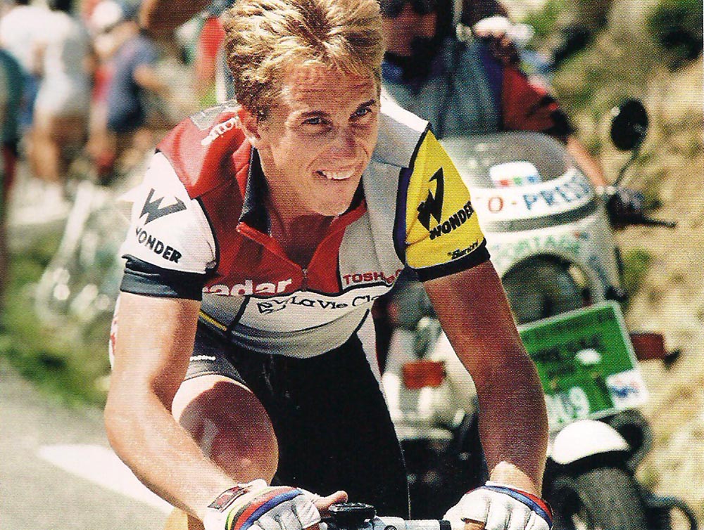 Greg LeMond in azione con maglia di La Vie Claire