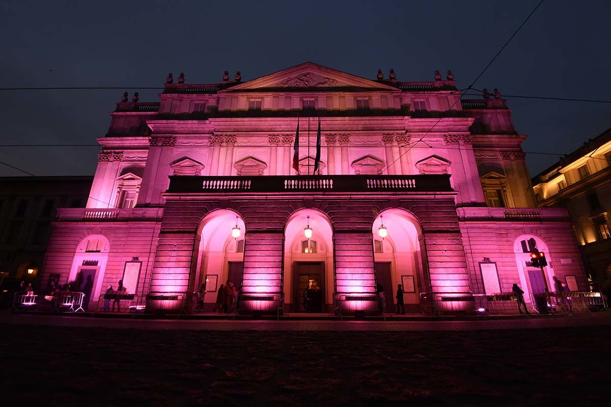 Il Teatro alla Scala di Milano. Per la 78esima volta Milano ospiterà la tappa conclusiva del Giro - Credit LaPresse