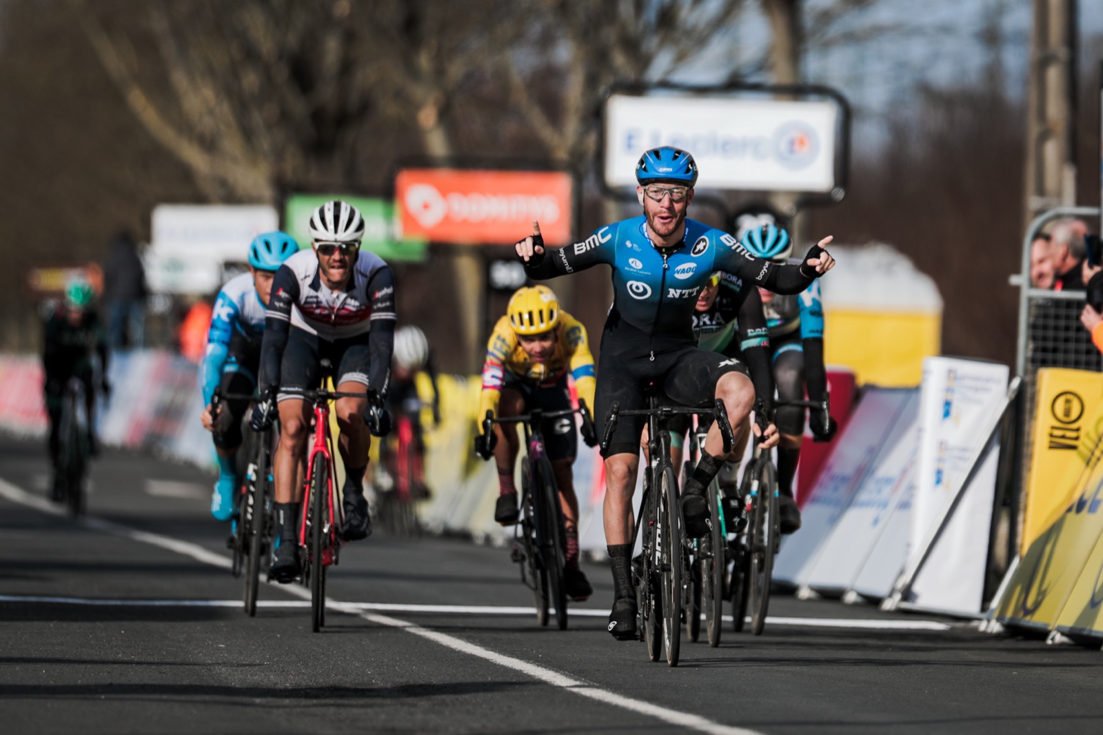 Giacomo Nizzolo vince la seconda tappa della Parigi-Nizza 2020 (foto ASO)