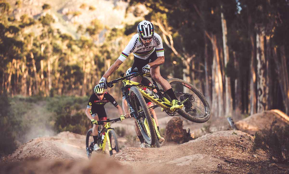 Il Campione del Mondo e Olimpico di Cross Country impegnato in un allenamento invernale (foto Etienne Van Rensburg)