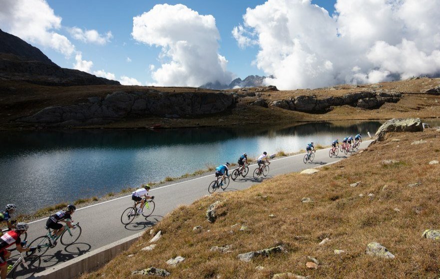 Alcuni partecipanti del Contador Day del 2018 sul Passo Gavia