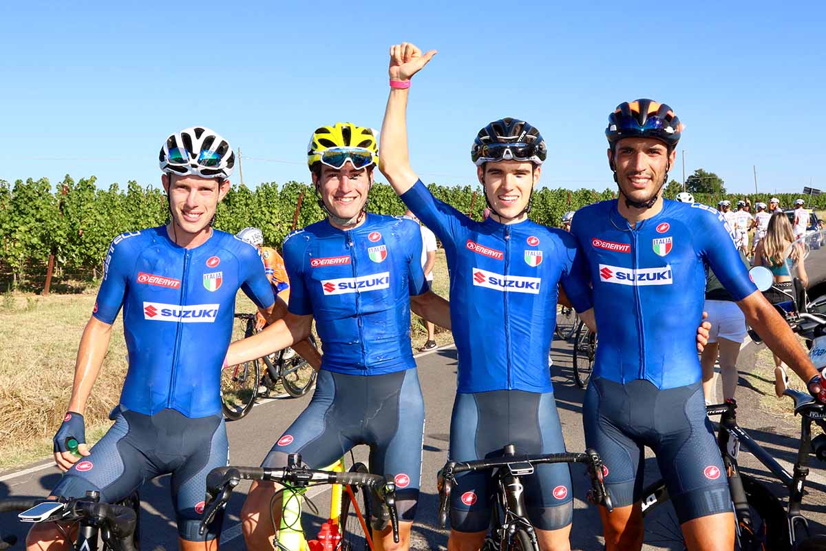 Festa della squadra azzurra a Faenza (foto Photobicicailotto)