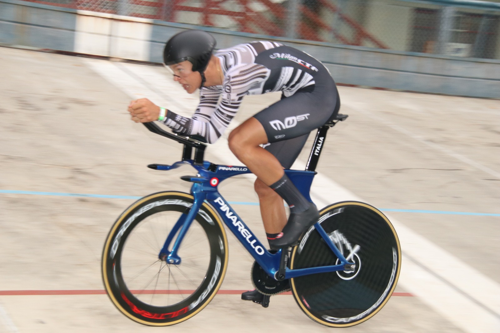 Il friulano Jonathan Milan in azione al Campionato Italiano dell'Inseguimento Individuale Elite sulla pista di Forlì