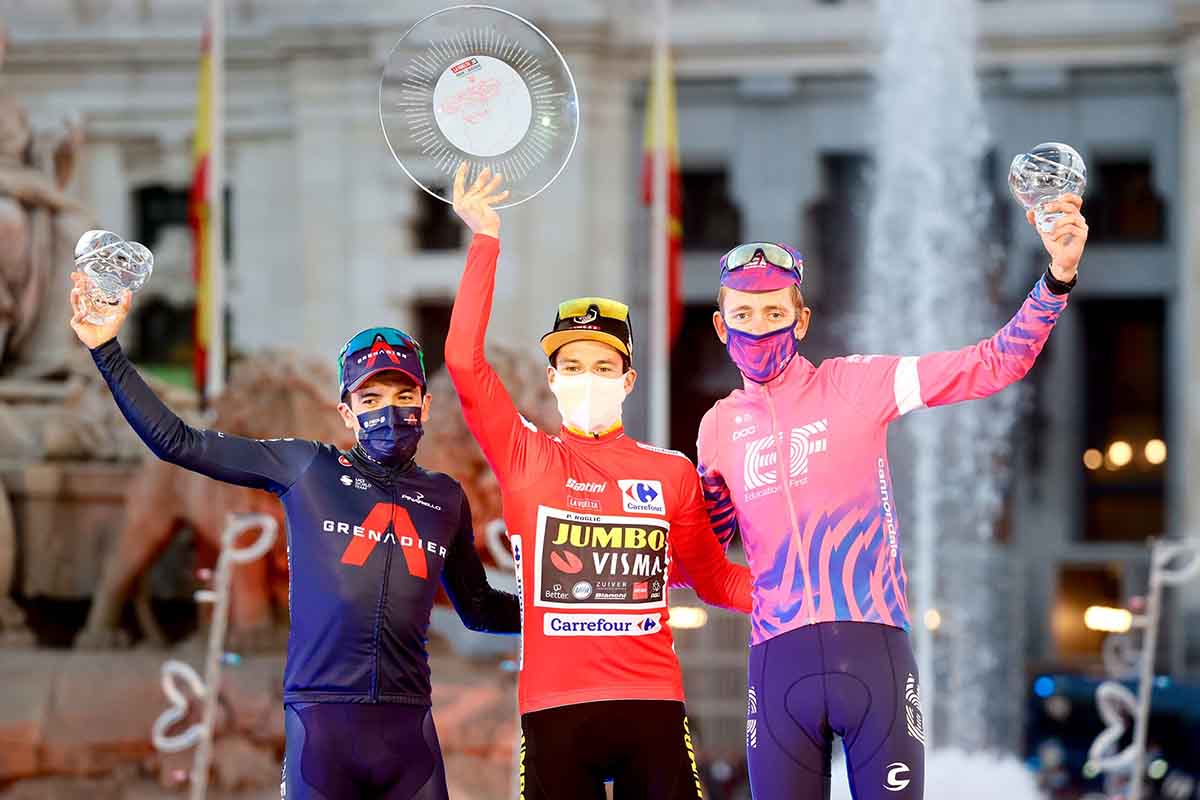 Il podio finale de La Vuelta 2020 vinta da Primoz Roglic con Carapaz e Carthy (foto Photo Gomez Sport)