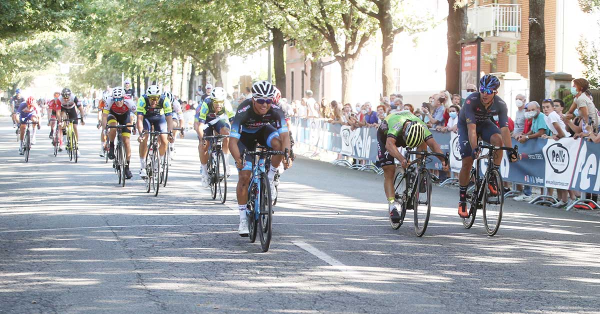 Nicolas Gomez vince la volata del Trofeo Gran Monferrato (foto Soncini)