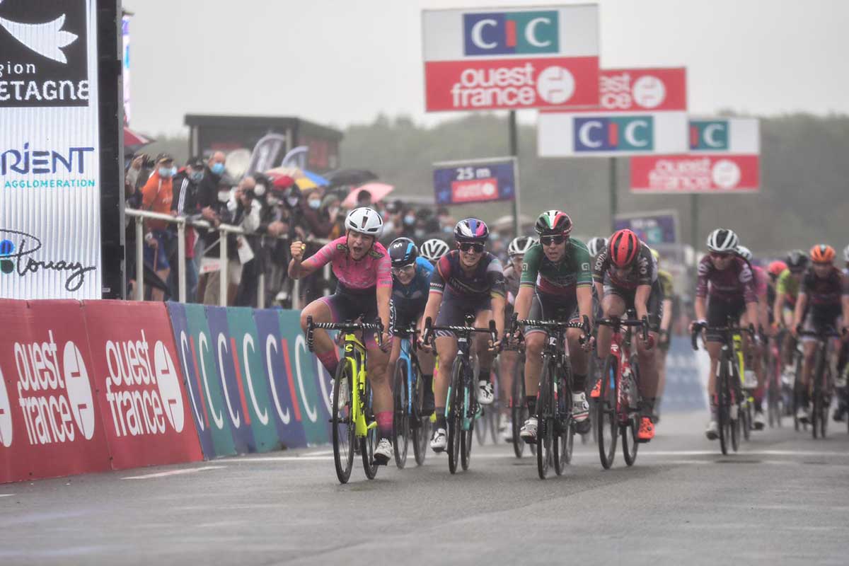 Chiara Consonni vince la volata per il terzo posto al Gp Plouay 2020 (foto Twila Muzzi)