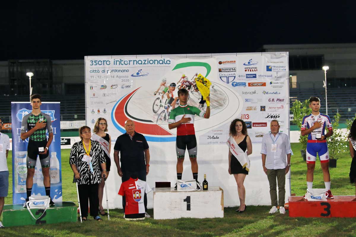 Il podio del Campionato Italiano Corsa a punti Juniores 2020 vinto da Alessio Portello a Pordenone (foto Photobicicailotto)