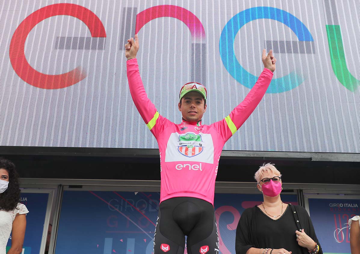 Luca Colnaghi maglia rosa dopo tre tappe al Giro d'Italia Under 23 2020 (foto Isolapress)