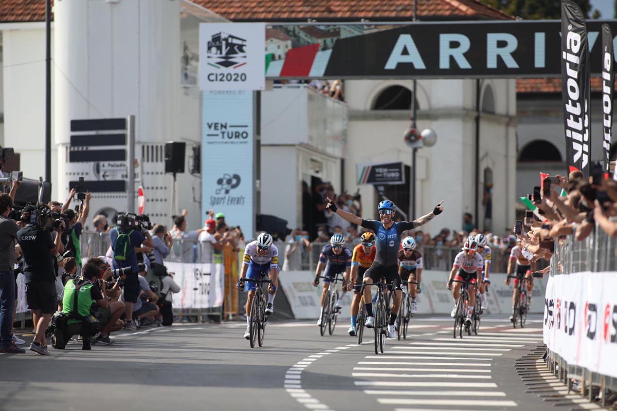 Giacomo Nizzolo vince il Campionato Italiano Professionisti 2020 a Cittadella (foto POCI'S)