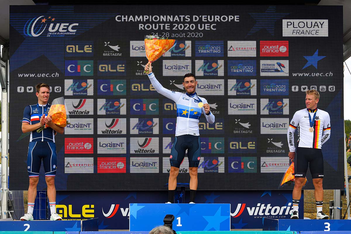 Il podio del Campionato Europeo professionisti 2020 a Plouay vinto da Giacomo Nizzolo (foto BettiniPhoto)