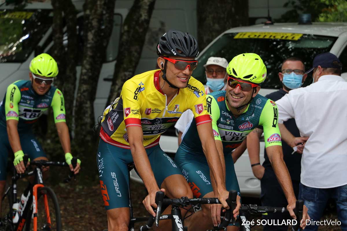 Luca Wackermann con la maglia di leader del Tour de Limousin 2020 (foto Zoe Soullard)