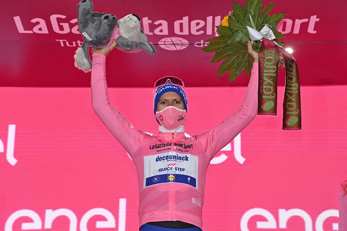 Joao Almeida resta maglia rosa al Giro d'Italia 2020 (foto LaPresse)