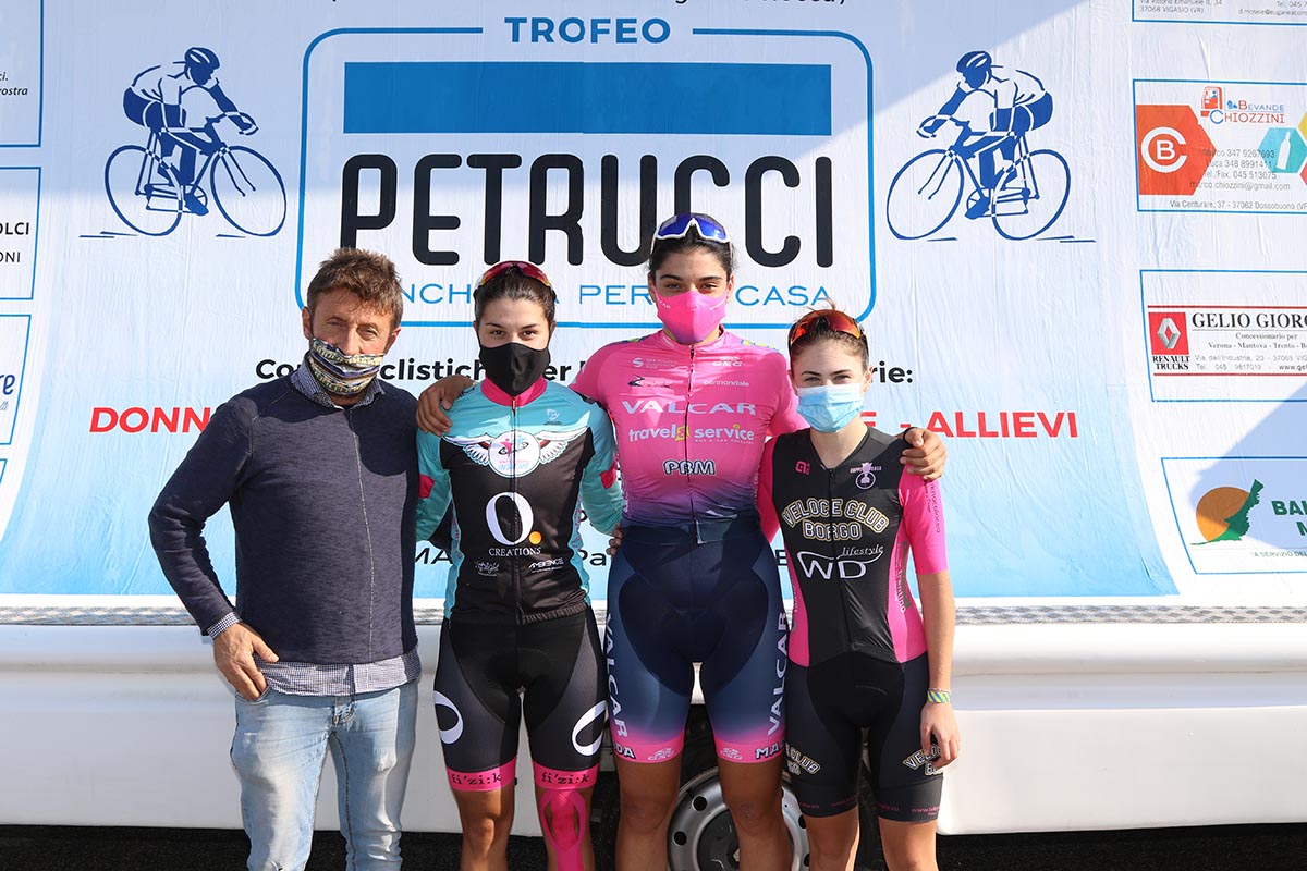 Il podio del Trofeo Petrucci, gara Donne Allieve di Vigasio (foto Photobicicailotto)