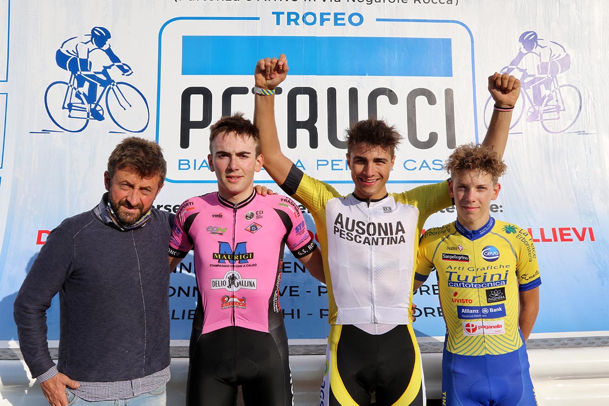 Il podio del Trofeo Petrucci Allievi a Vigasio (foto Photobicicailotto)