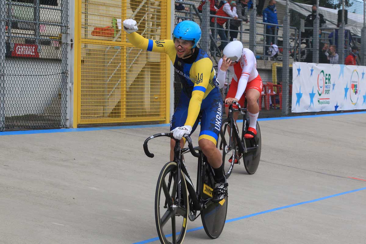 L'esultanza dell'ucraino Bohdan Danylchuk campione europeo Keirin Juniores (foto Fabiano Ghilardi)