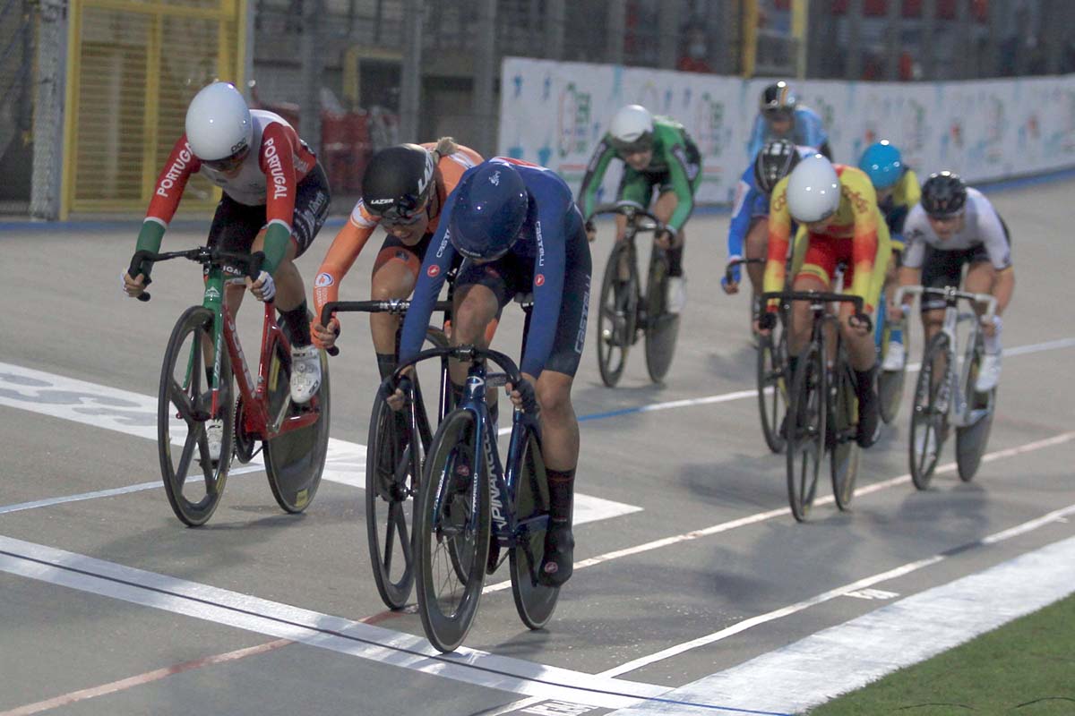 La volata dell'Europeo Scratch a Fiorenzuola vinto da Martina Fidanza tra le Donne U23 (foto Fabiano Ghilardi)