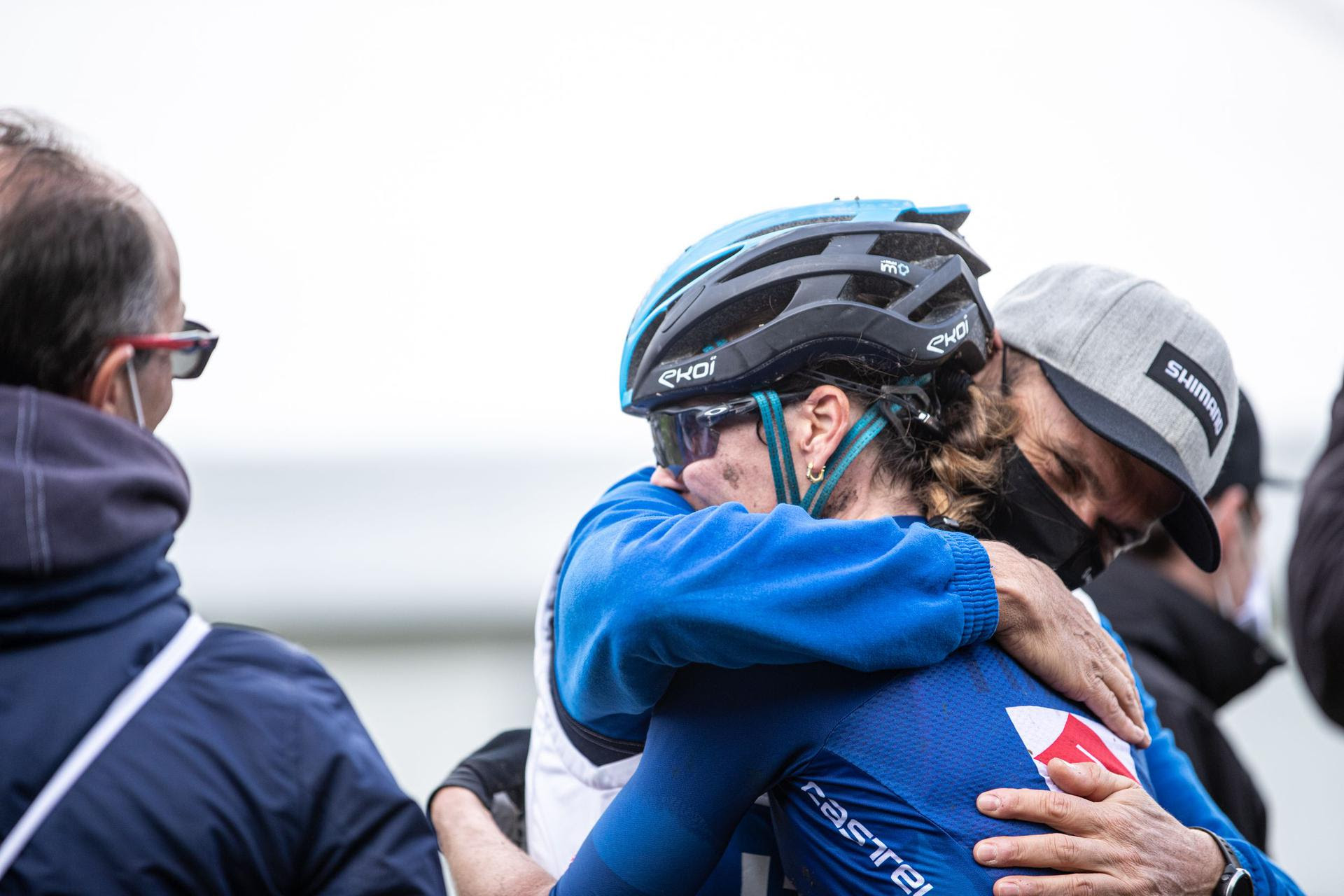 L'abbraccio tra Eva Lechner ed il CT azzurro Mirko Celestino