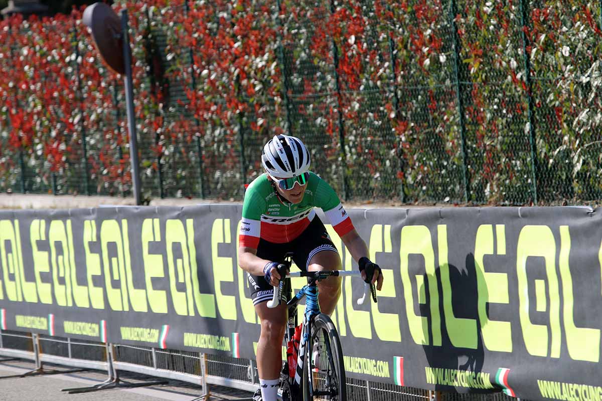 Fuga solitaria e vincente di Elisa Longo Borghini al Trofeo Binda 2021 di Cittiglio (foto Sportfoto.nl)