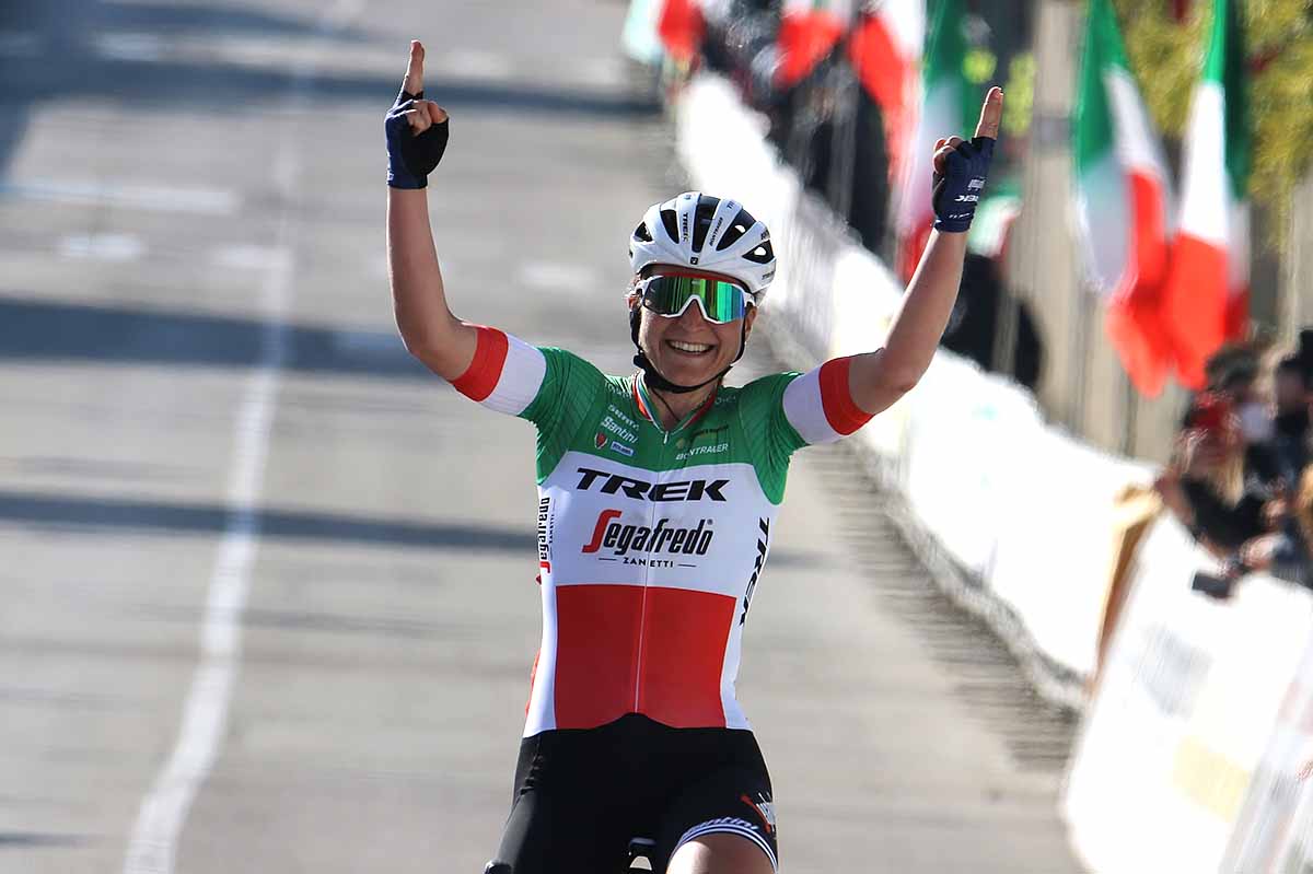 Elisa Longo Borghini vince a Cittiglio il Trofeo Binda 2021 (foto Sportfoto.nl)