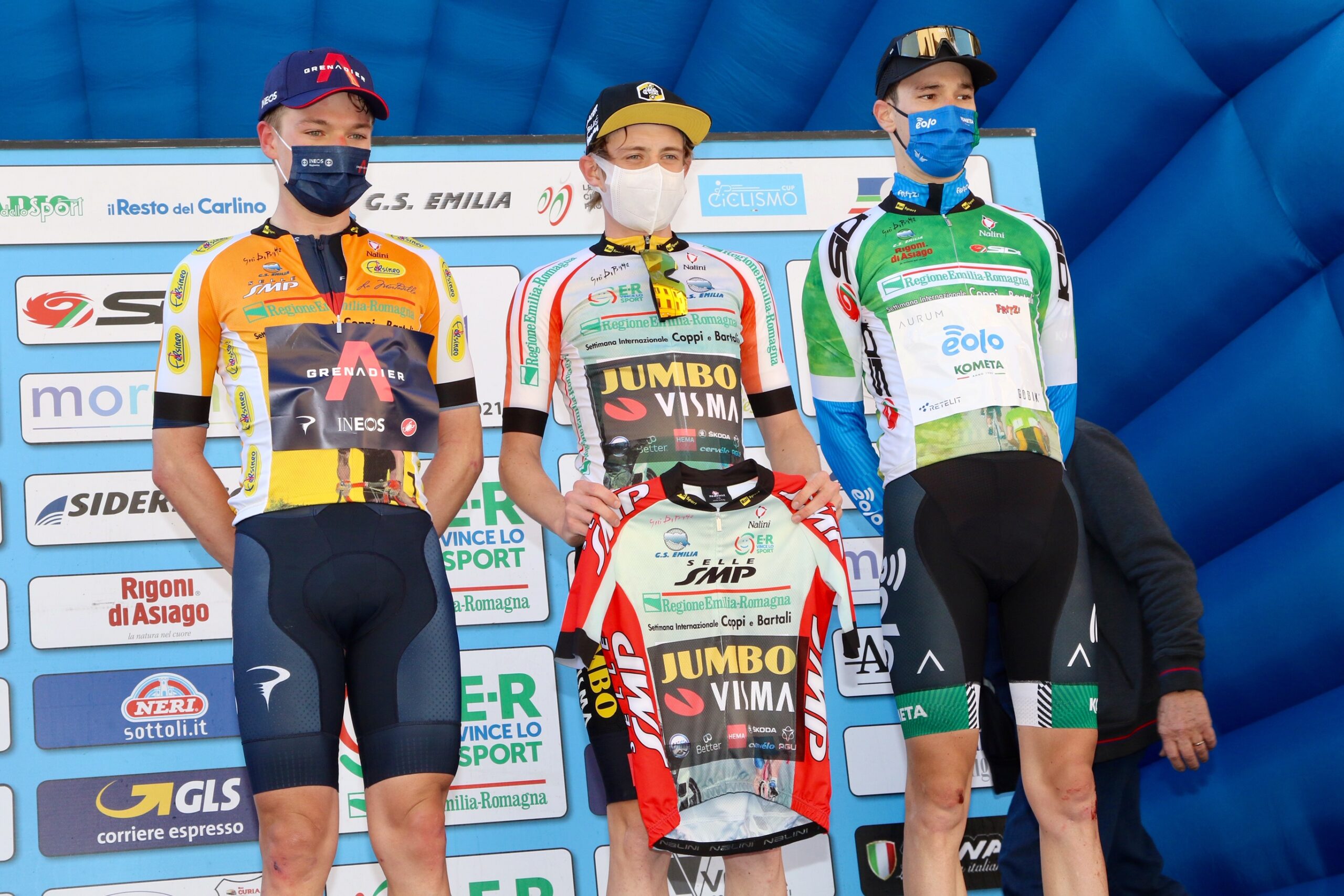 Le maglie dopo la seconda tappa della Settimana Coppi e Bartali 2021 (foto Photobicicailotto)