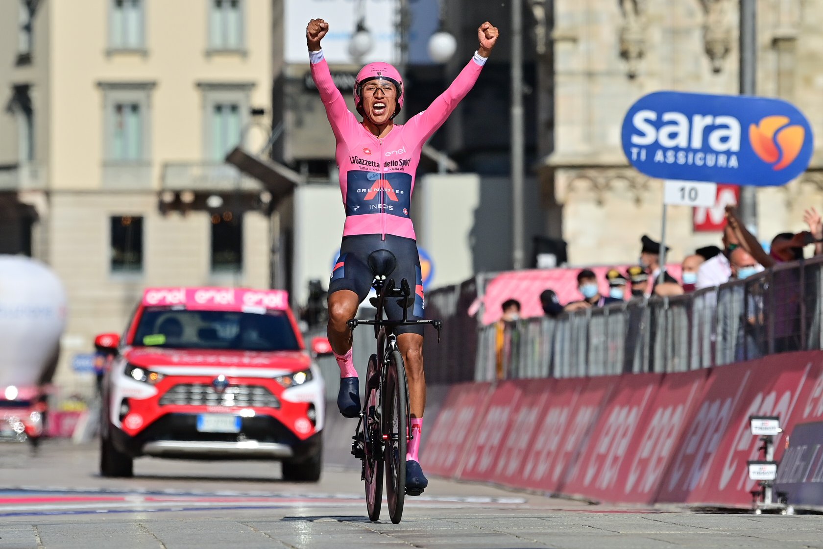 Egan Bernal vince il Giro d'Italia 2021 (foto LaPresse)