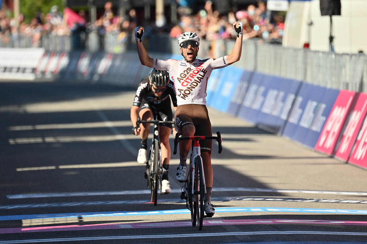 Andrea Vendrame vince la tappa 12 del Giro d'Italia 2021 (foto LaPresse)