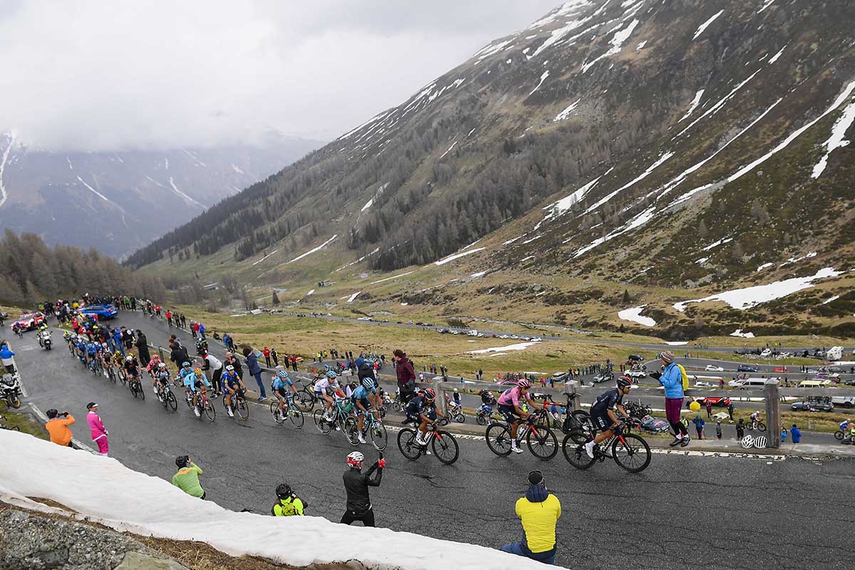 Un passaggio in salita della tappa 20 del Giro d'Italia 2021 (foto LaPresse)