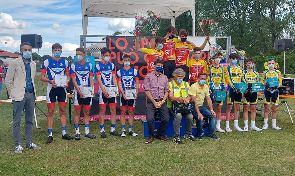 Il podio della cronosquadre Allievi di Cotignola