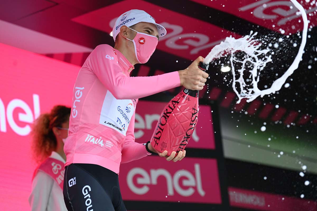 Attila Valter resta maglia rosa del Giro d'Italia 2021 (foto La Presse)