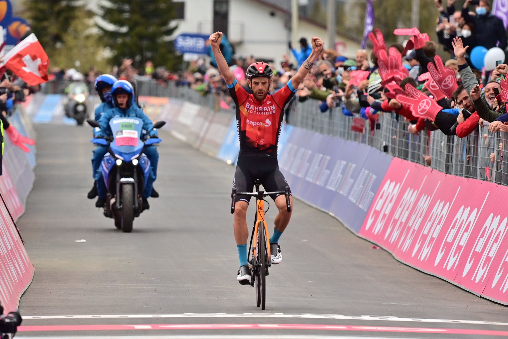 Damiano Caruso vince la tappa 20 del Giro d'Italia 2021 (foto LaPresse)