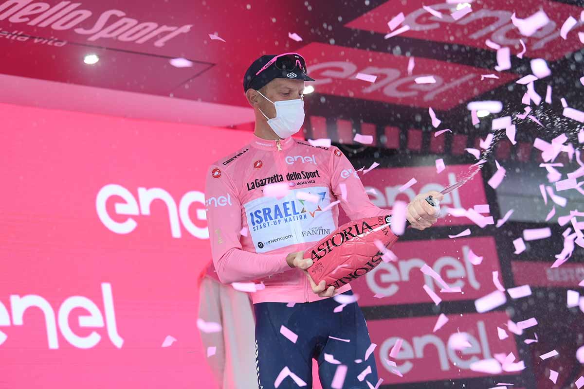 Alessandro De Marchi conquista la Maglia Rosa a Sestola (foto LaPresse)