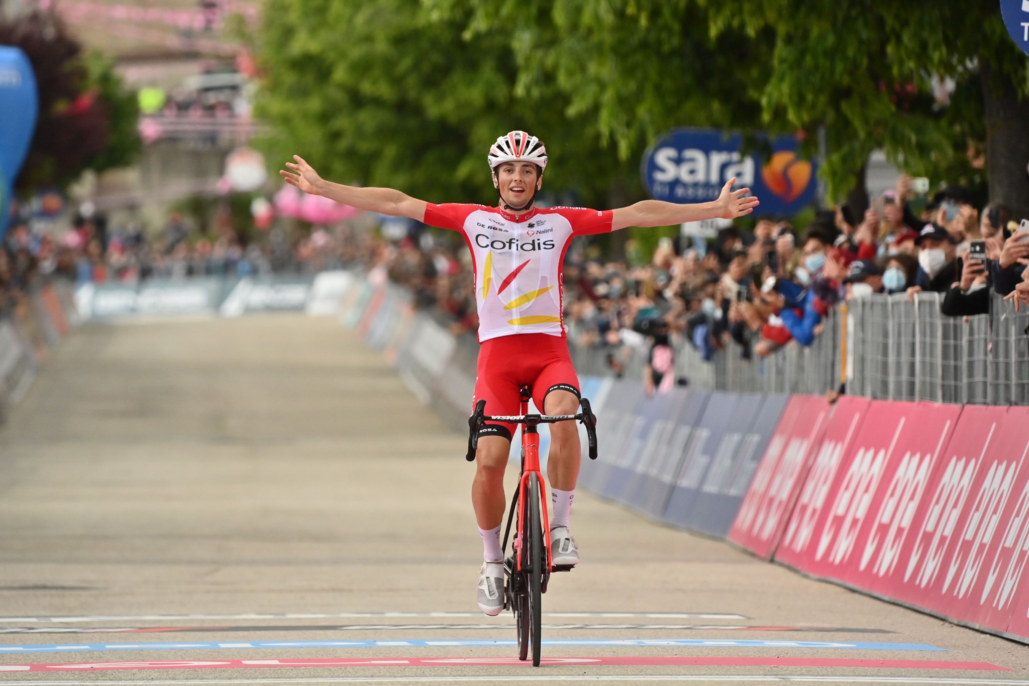 Victor Lafay vince l'ottava tappa del Giro d'Italia 2021 (foto LaPresse)