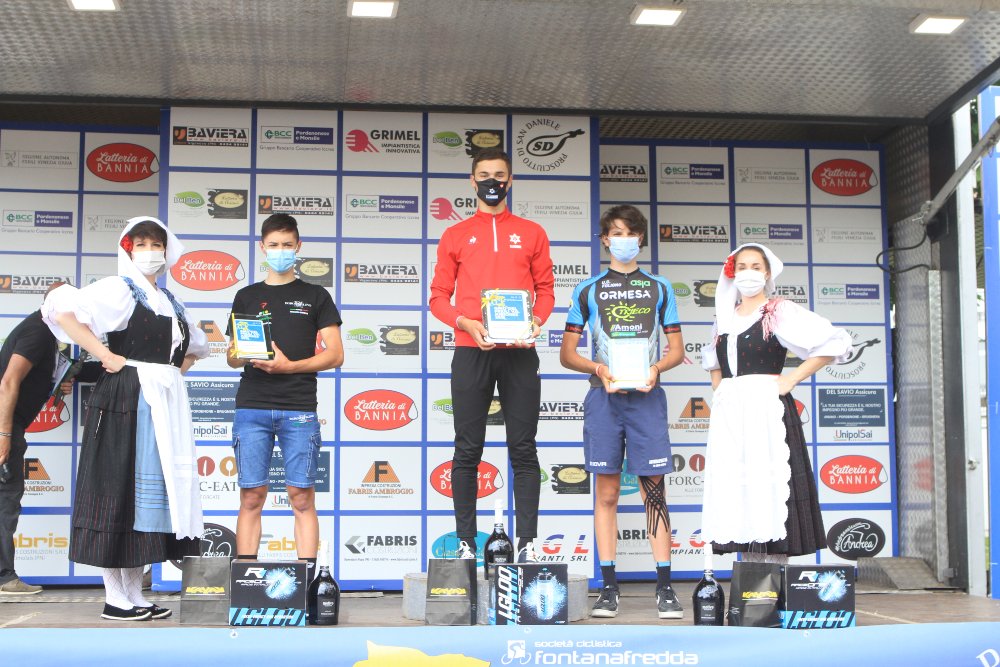 Il podio della terza tappa del Giro del Friuli Juniores 2021
