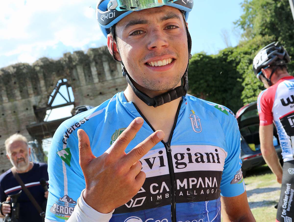 Luca Colnaghi festeggia la terza vittoria della stagione al Giro del Veneto (foto Photobicicailotto)