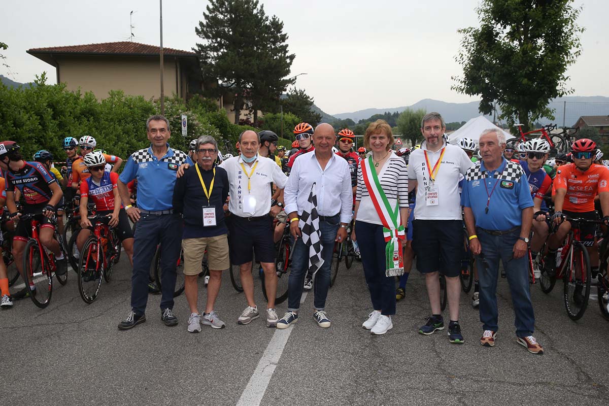 Autorità alla partenza del Giro della Brianza 2021 (foto Soncini)