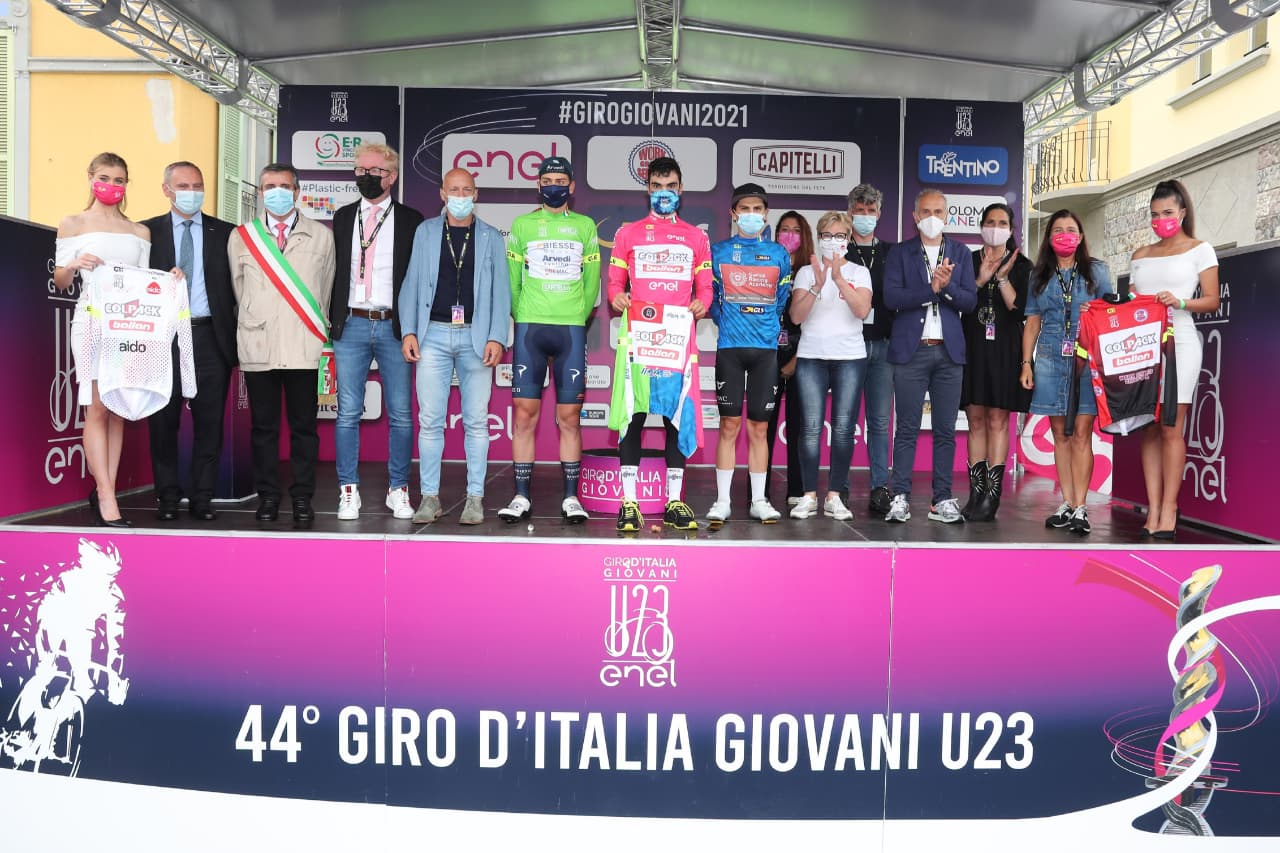 Le maglie dopo la sesta tappa del Giro d'Italia Under 23 (foto Isolapress)