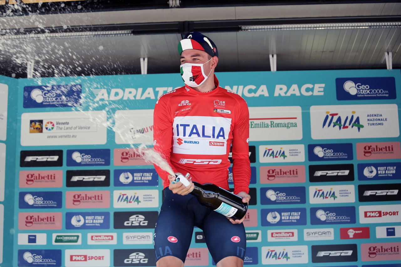 Elia Viviani primo leader dell'Adriatica Ionica Race 2021