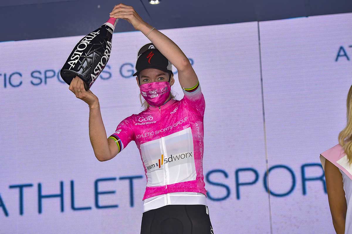 Anna van der Breggen maglia al Giro d'Italia Donne 2021 (foto BettiniPhoto)