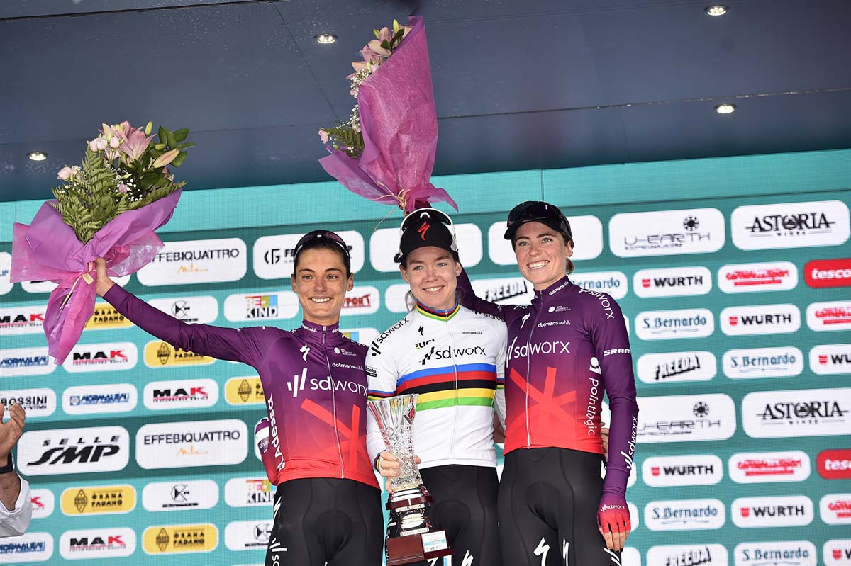 Il podio della seconda tappa del Giro d'Italia Donne 2021 (foto BettiniPhoto)