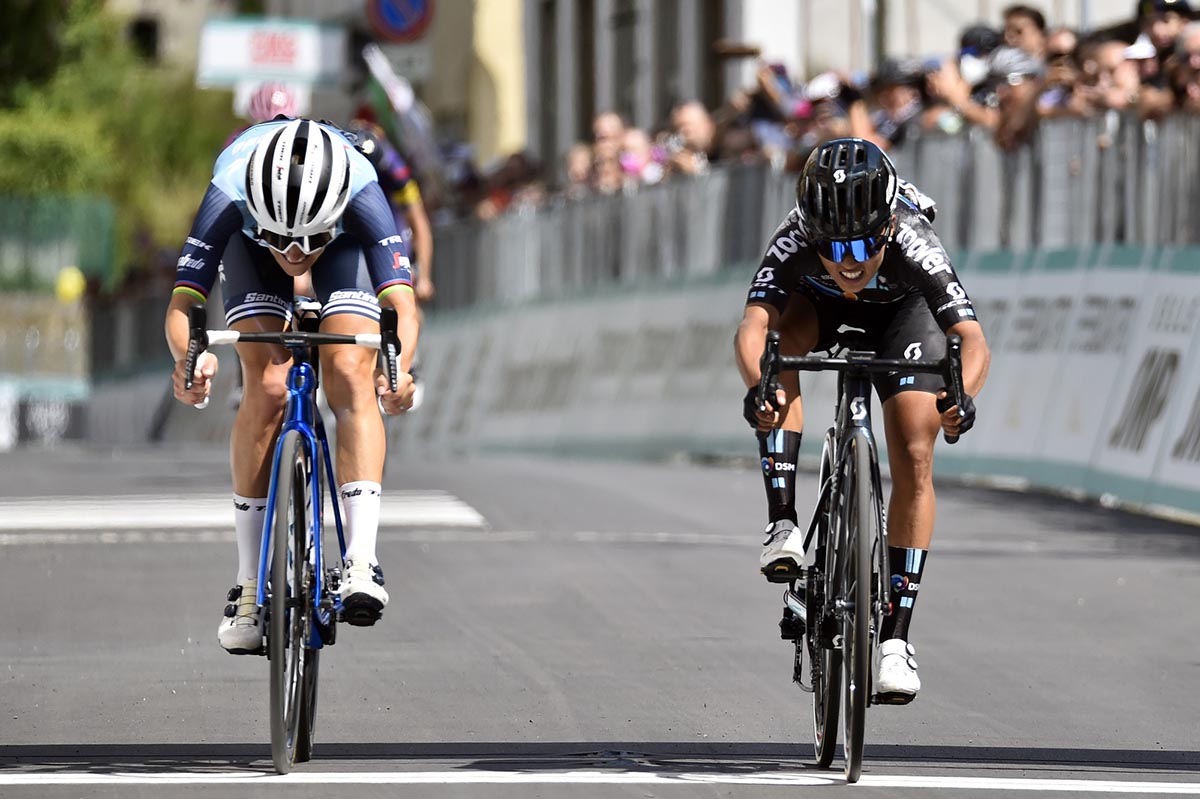 Coryn Rivera batte Lizzie Deignan nell'ultima tappa del Giro d'Italia Donne 2021 (foto BettiniPhoto)