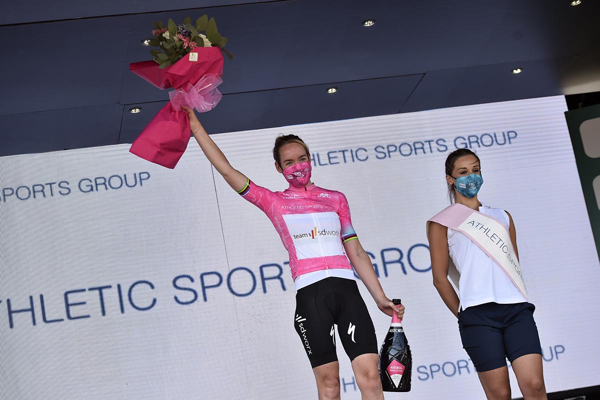 Anna Van der Breggen sempre leader al Giro d'Italia Donne 2021 (foto BettiniPhoto)