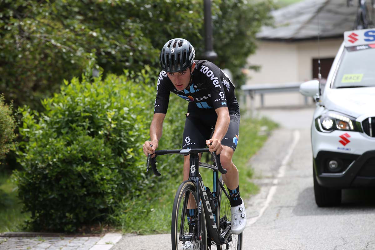 Gianmarco Garofoli durante la sua fuga solitaria vincente nella seconda tappa del Giro della Valle d'Aosta 2021 (foto Giuliano Viganò)