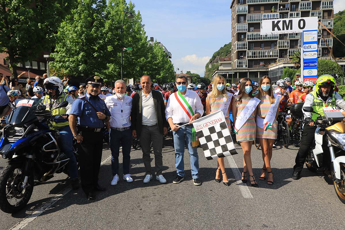 Partenza del Campionato Italiano Juniores a Darfo Boario Terme (foto Fabiano Ghilardi)