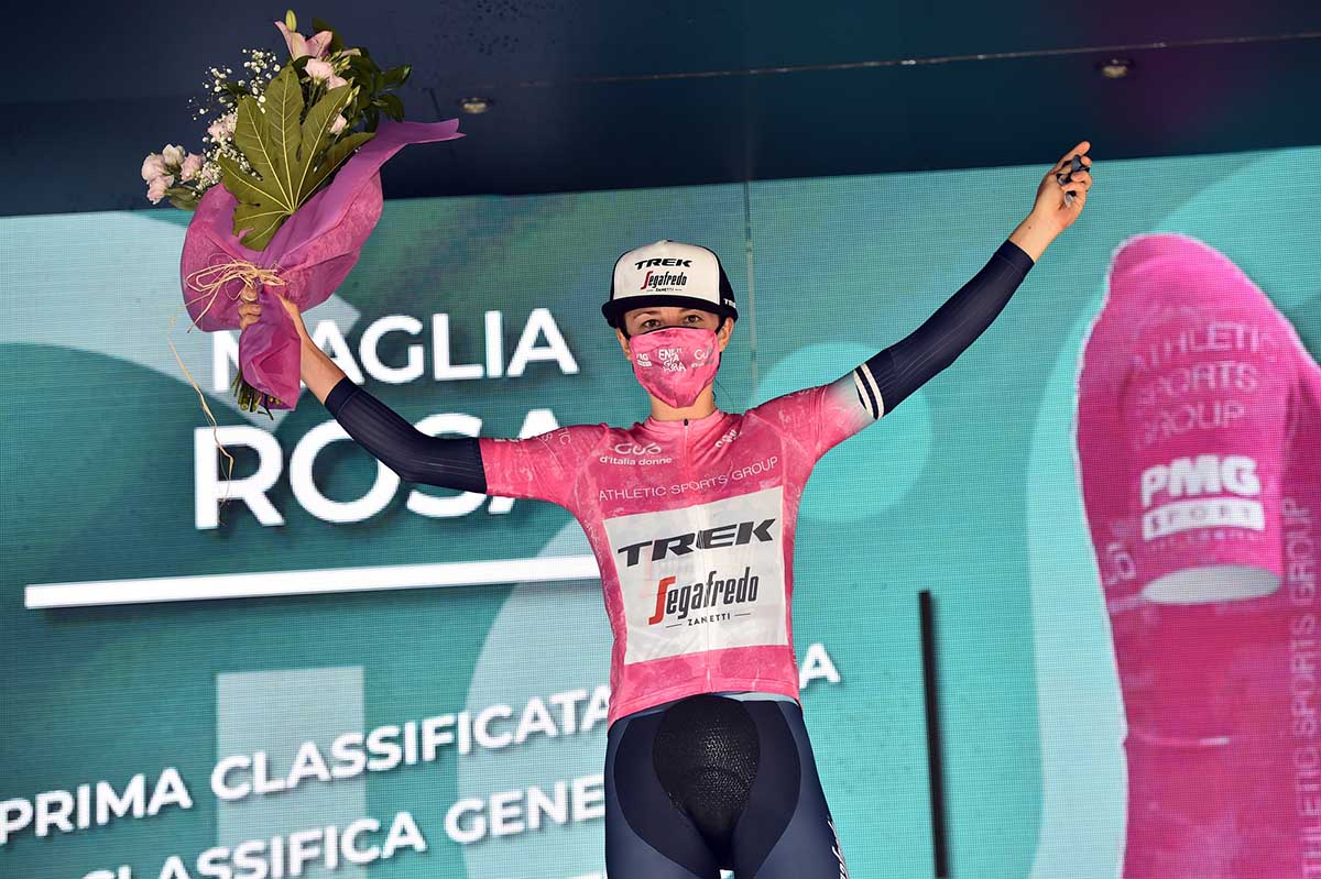 Ruth Winder maglia rosa dopo la cronosquadre del Giro Donne 2021
