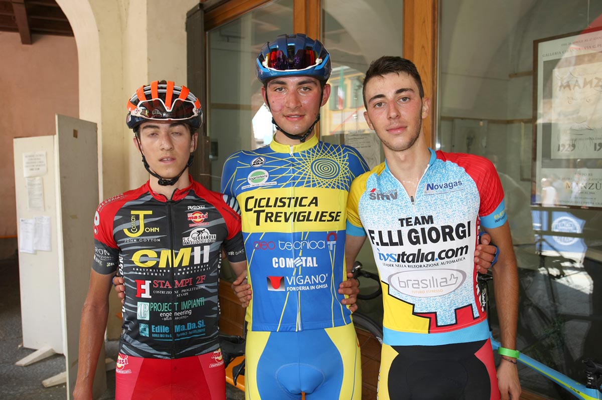 Il podio del Criterium 648 per Juniores a Clusone (foto Giuliano Viganò)