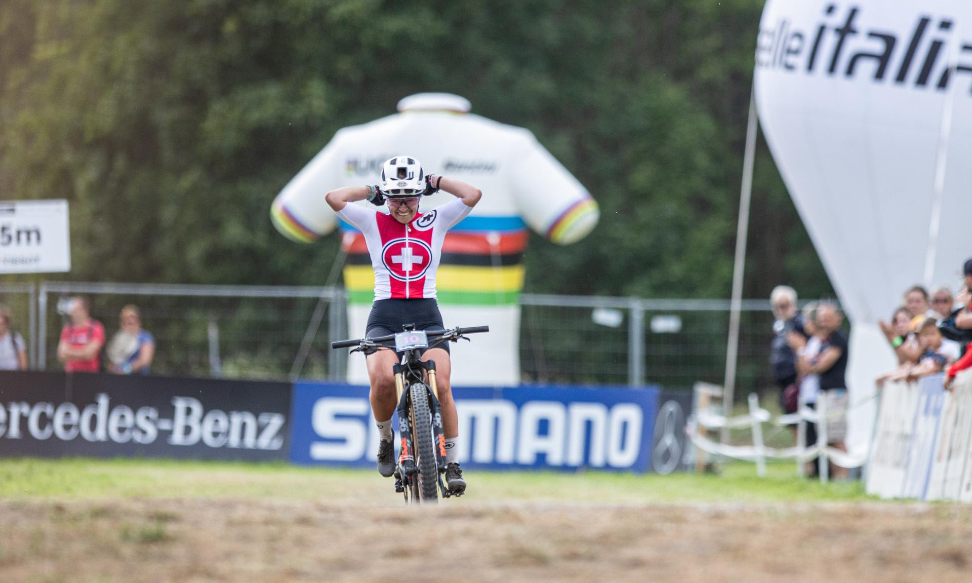 La gioia di Nicole Goeldi, nuova Campionessa del Mondo di E-MTB (Credits Michele Mondini)