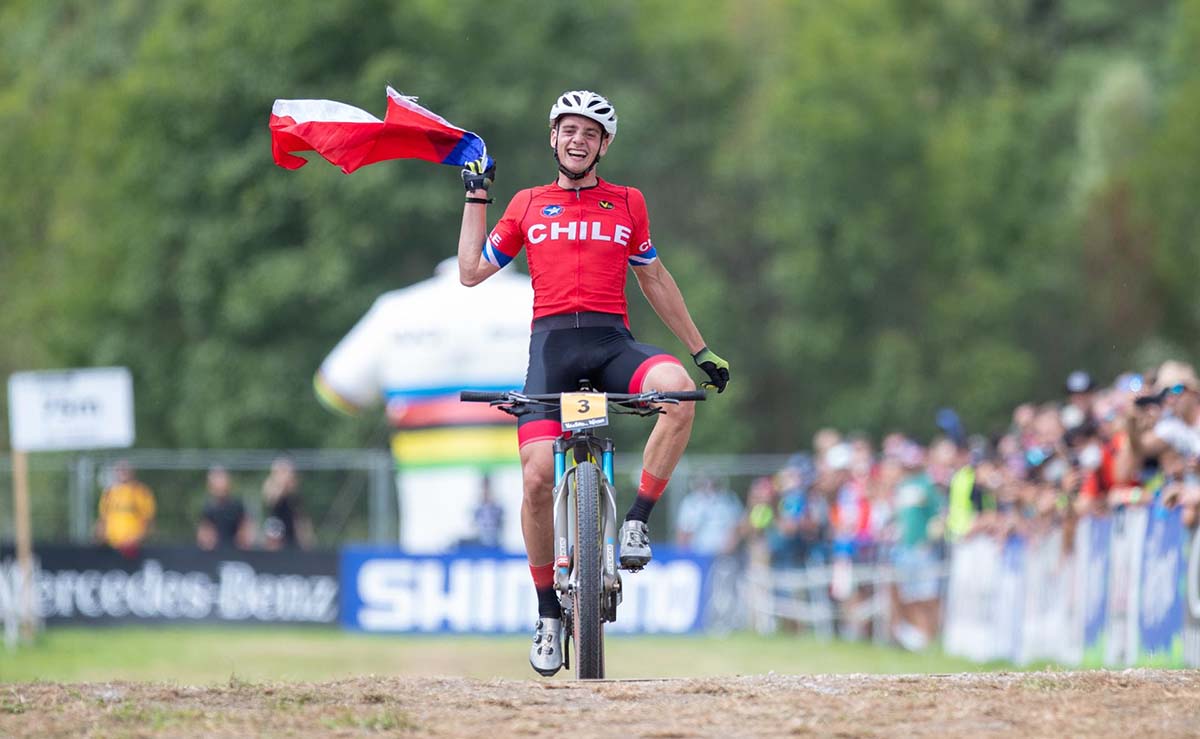 Il cileno Martin Vidaurre campione del mondo XCO Under 23 2021 in Val di Sole (foto Michele Mondini)