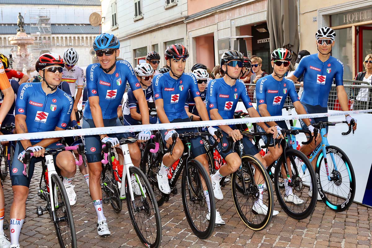 La Nazionale italiana al via del Campionato Europeo strada Under 23 2021 a Trento (foto Photobicicailotto)