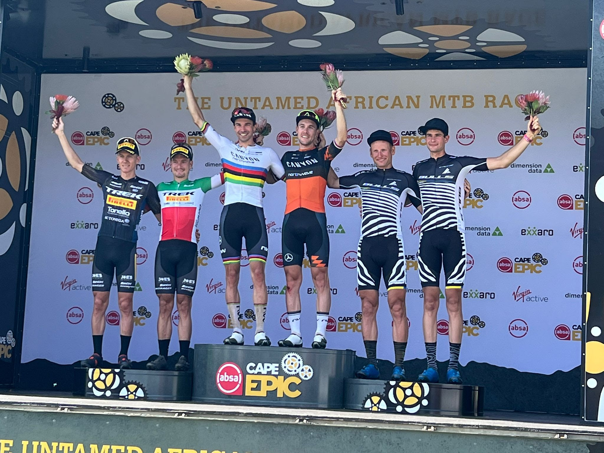 Il podio della terza tappa della Cape Epic 2021