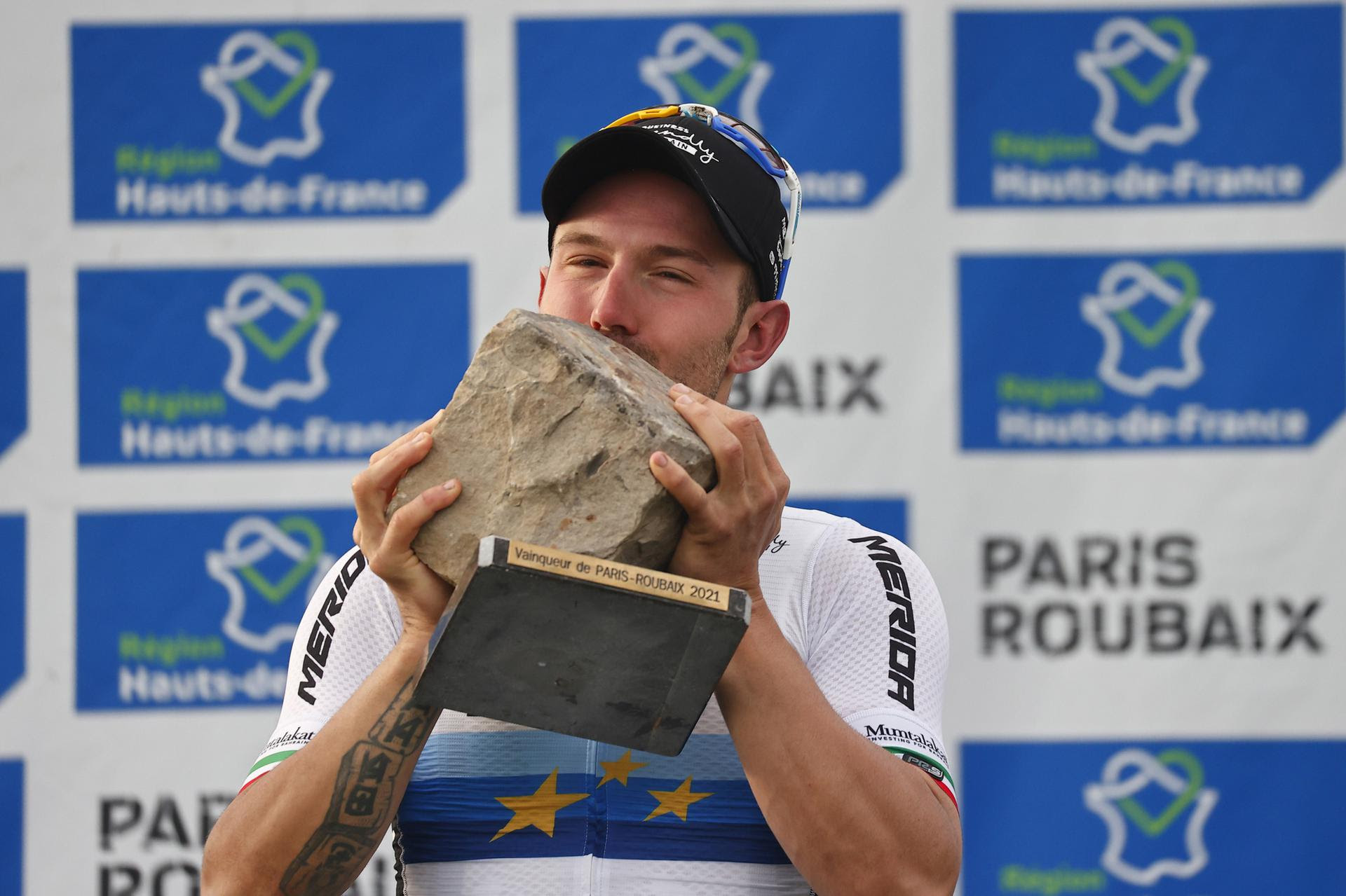 Sonny Colbrelli vincitore della Parigi-Roubaix 2021 (foto Bettini)